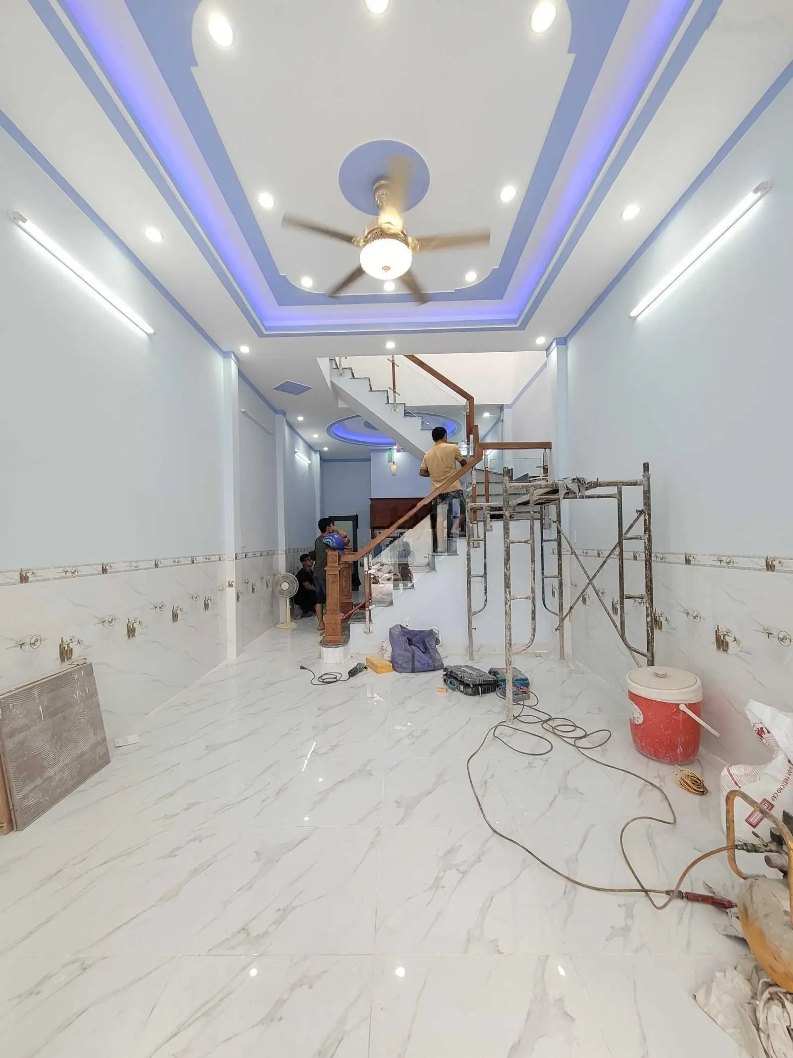 3tỷ250, sổ hoàn công, 72m2 (4x18), gần bến xe Tân Đông Hiệp, gần Vincom 550, cách đường ĐT743C 100m