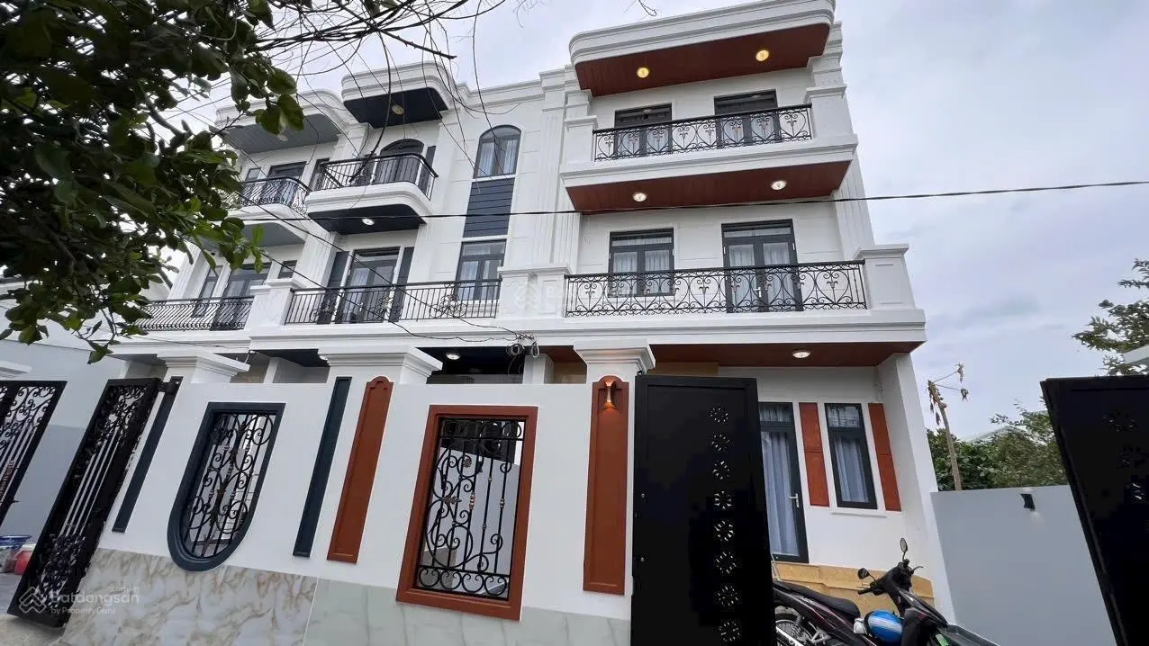 Nhà đẹp mới xây gần ngay TT thành phố, sát KĐT Vĩnh Điềm Trung