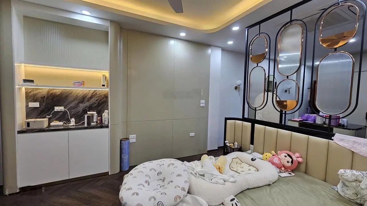 Bán Nhà Minh Khai, hai Bà Trưng . DT 52m2 6T Mặt tiền 4m. giá: 18.7 tỷ. LH :0383 426 ***