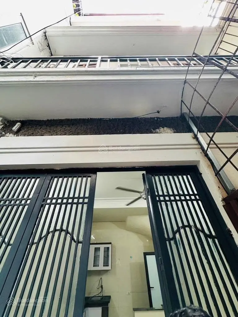 Chỉ 4 tỷ có căn nhà sổ đỏ riêng 4 tầng, 3 ngủ ngõ nông, 20m ra ngõ oto tránh. Giáp danh quận Hbt