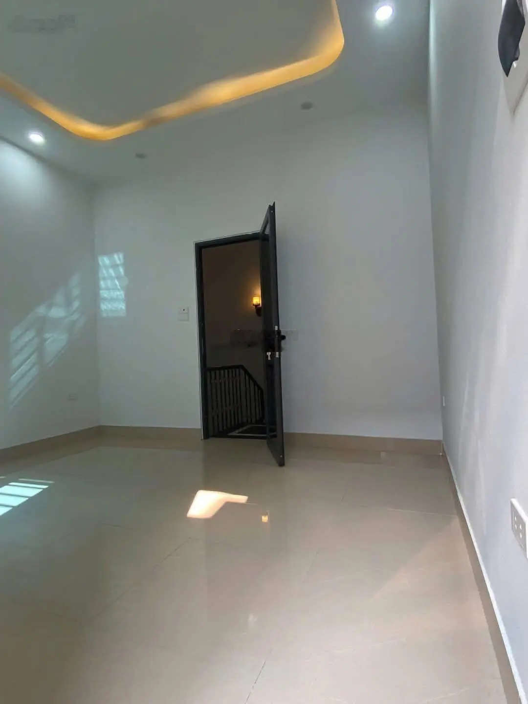 Siêu hiếm! Cầu Giấy, dân xây, ngõ 3 gác, thông tứ tung, 70m ôtô tránh, gần phố, thoáng, 34m2*5T
