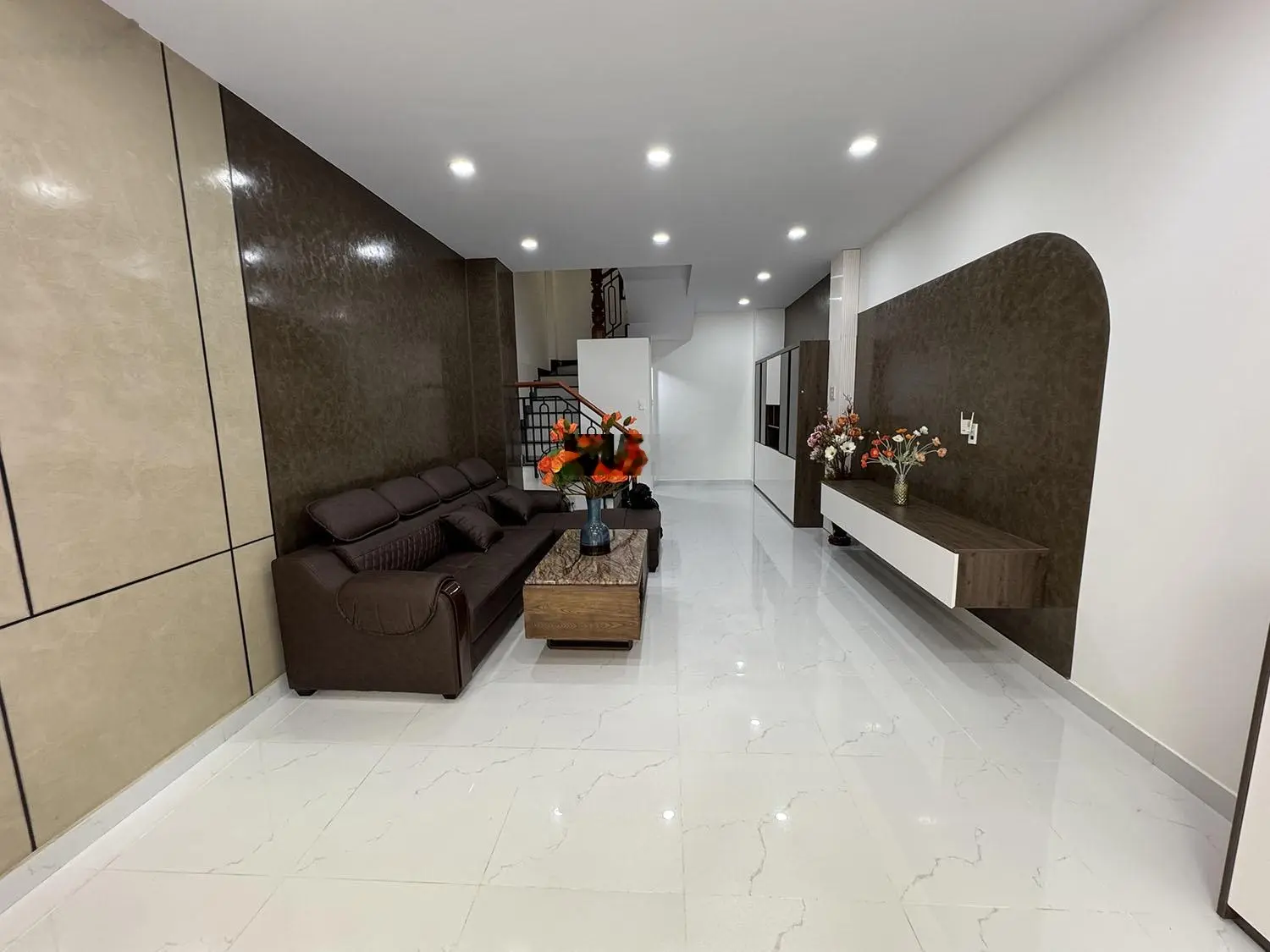 Nhà phố 3 lầu thiết kế Singapore đẹp lung linh full nội thất cao cấp hẻm xe hơi Khu VIP Quang Trung