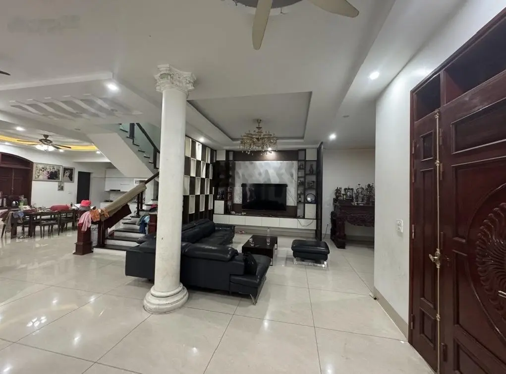 Nhà biệt thự Mạch Tràng - Cổ Loa siêu đẹp thiết kế tân cổ điển kiến trúc Pháp, 300m2