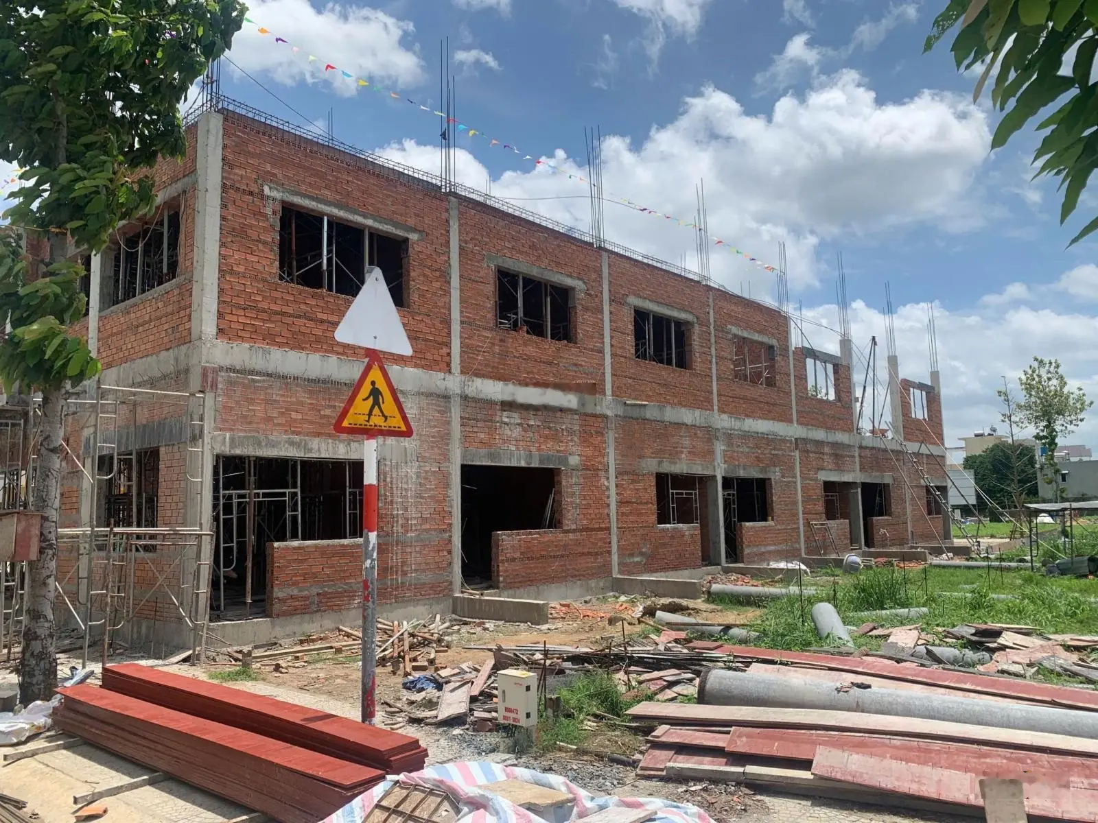 Bán nhà phố liền kề sổ hồng riêng rẻ hơn chung cư chủ cần 990tr(30%) có thể sở hữu được ngay