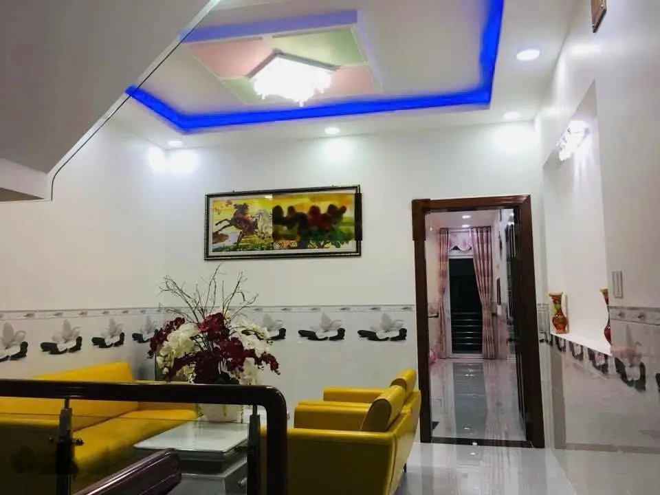 Bán nhà 4 tầng mới tinh , mặt tiền Bà Triệu gần BV Hóc Môn. 140m2 . Gần Aeon , gần chợ , 12,5 tỷ tl