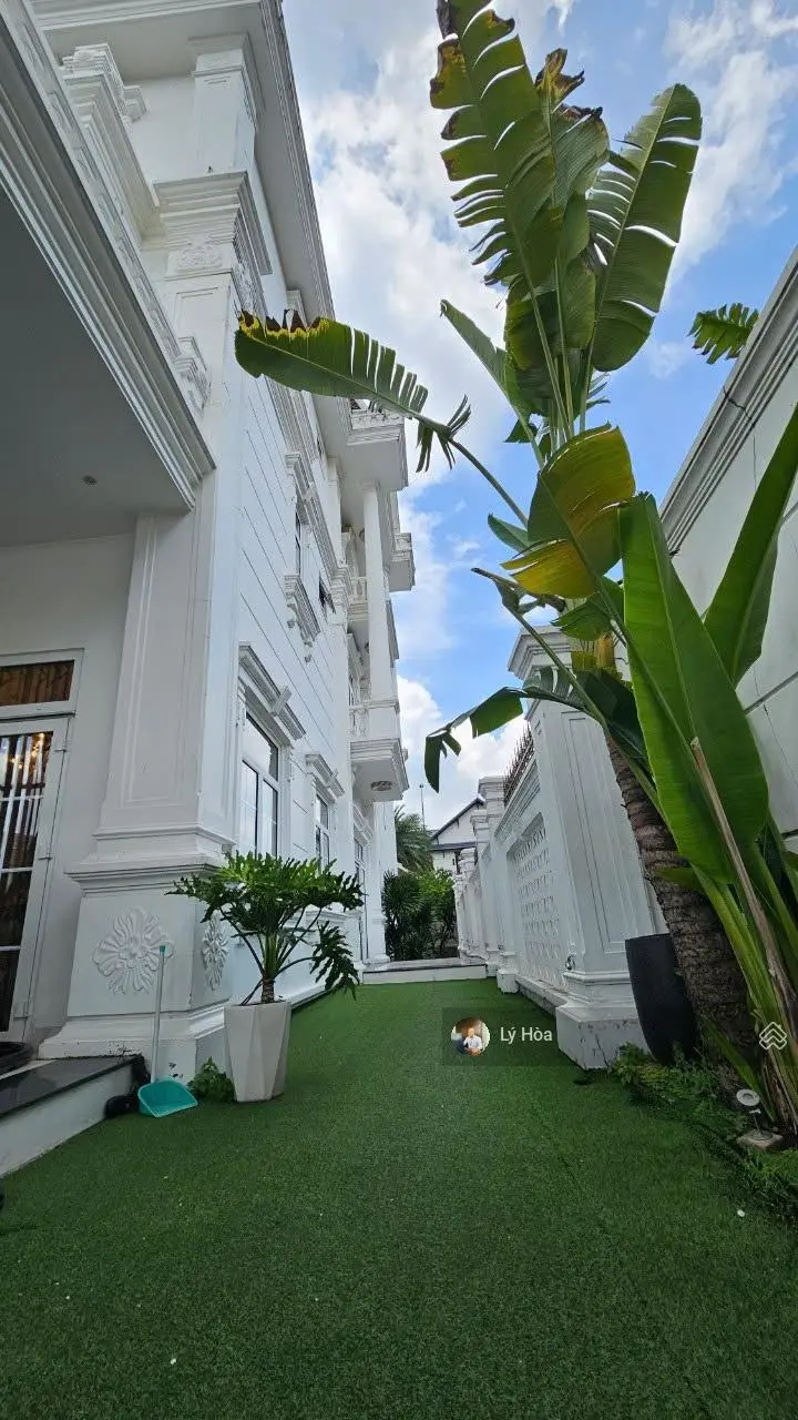 Bán Biệt thự Thảo Điền - Diện tích 777.9m2 - 3 tầng đẹp - Sân vườn hồ bơi - Gía 200 tỷ