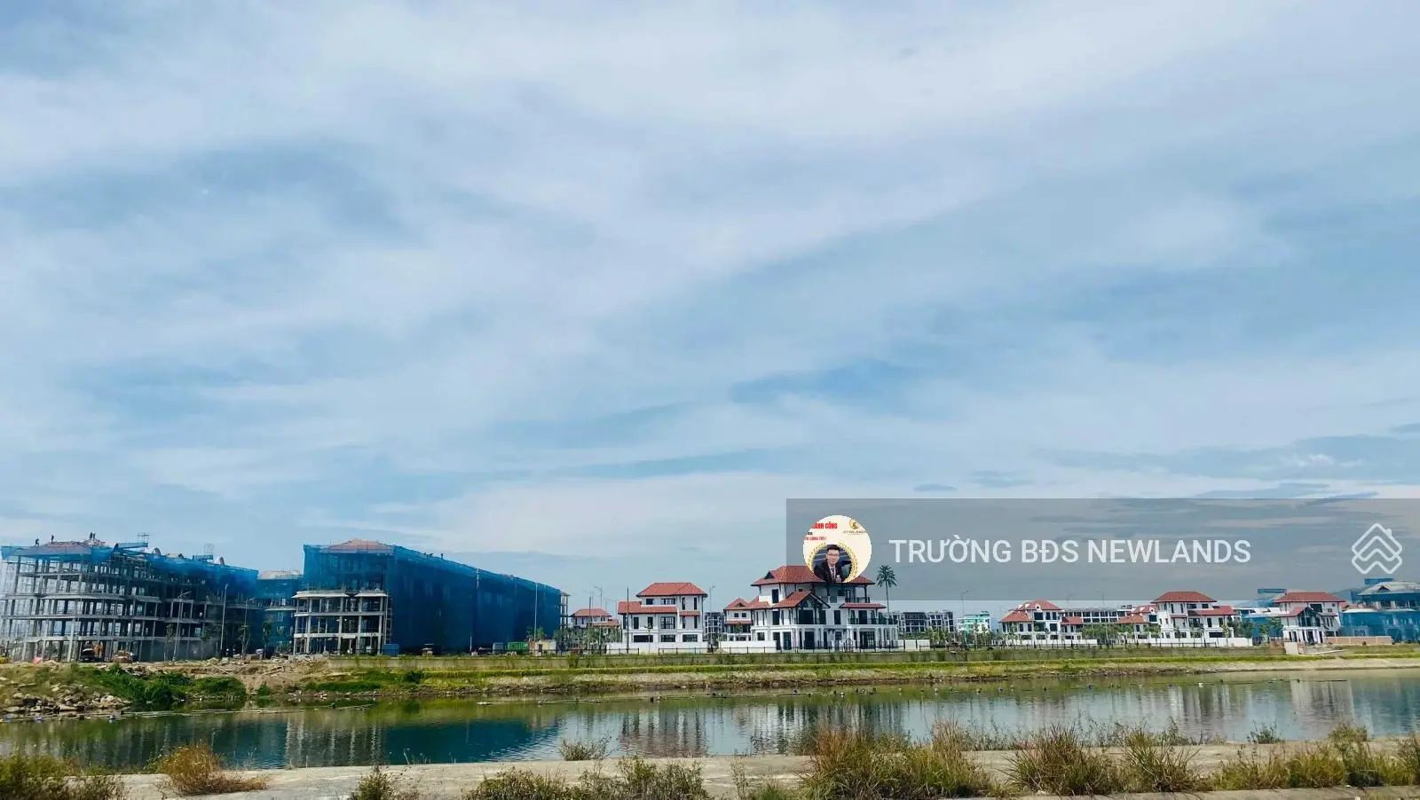 Bán nhà đẹp có hồ bơi Nam Việt Á gần Sông giá rẻ đang cho thuê 23tr/tháng