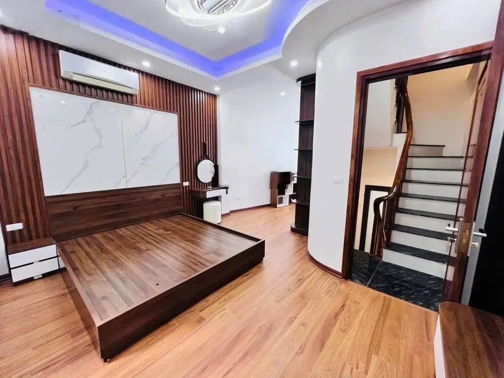 Bán nhà phố Bạch Mai 4tầngx3ngủ, ô tô đỗ cửa, sân chơi rộng, 3 thoáng, full đồ
