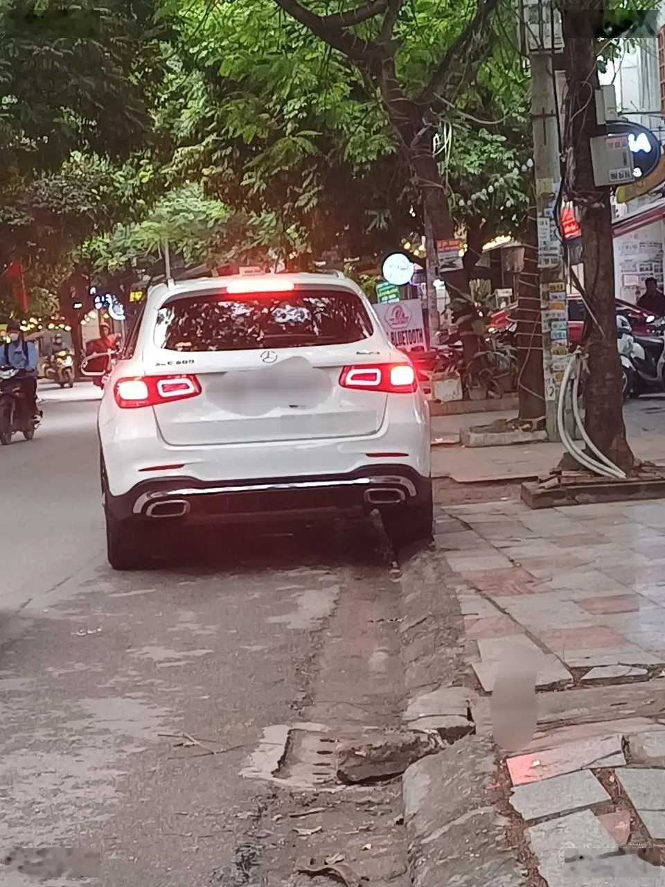 Bán nhà đẹp 5 tầng mặt đường Nguyễn Công Hòa - nhà 2 mặt đường - vị trí đẹp - nở hậu - có thang máy