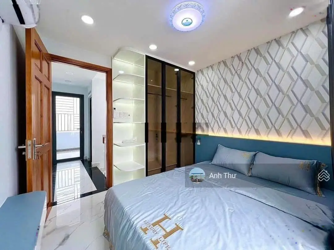 Căn nhà 52m2 Trần Hưng Đạo, gần CA Thành Phố. Xây 1 trệt 4 lầu, oto vô tận nhà. Sổ riêng