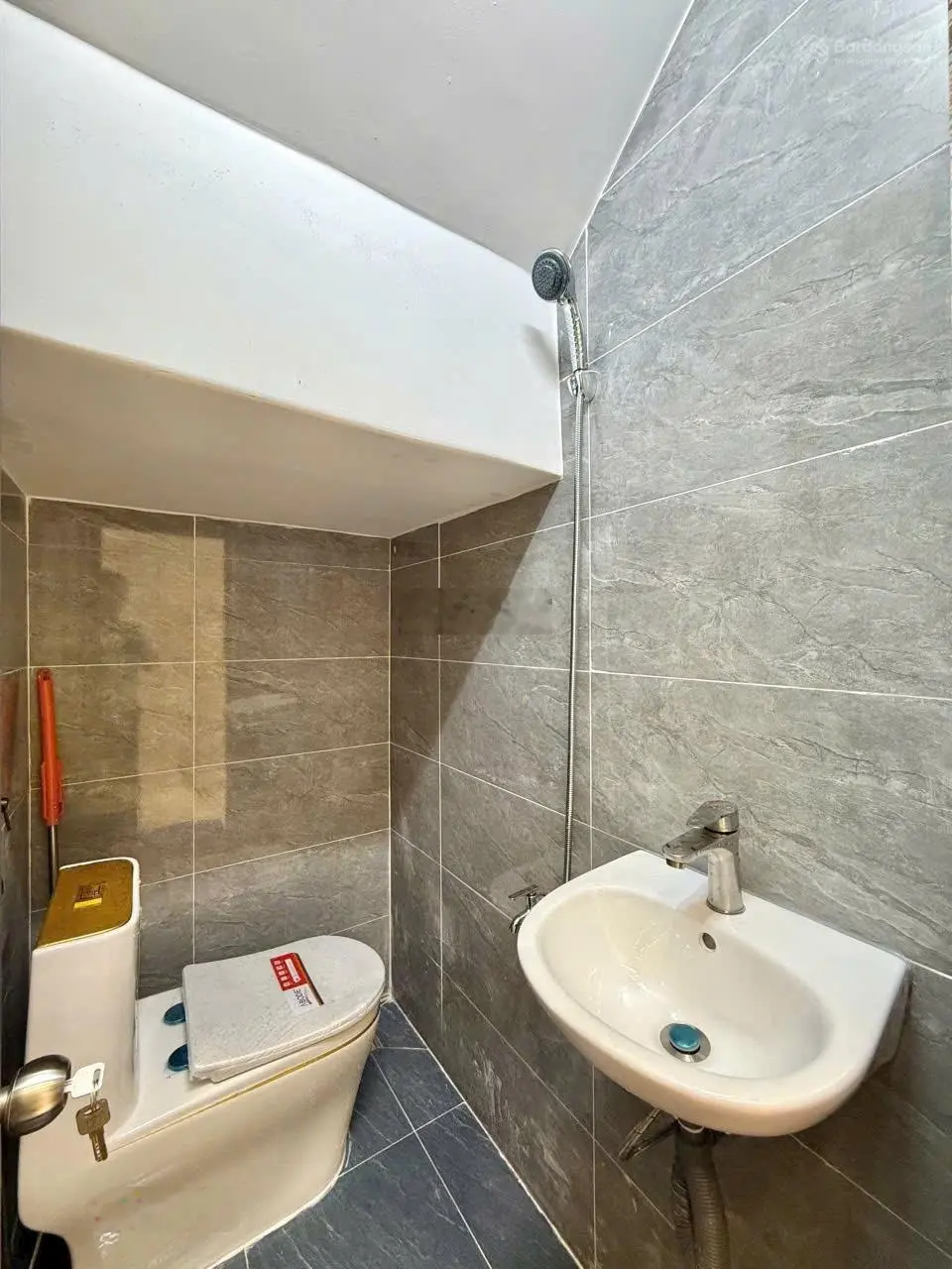 Nhà đẹp hẻm 1/, dưới 3 tỷ, hẻm trước nhà 6m, nhà trống, full nội thất mới đẹp. Liên hệ: 0906 435 ***
