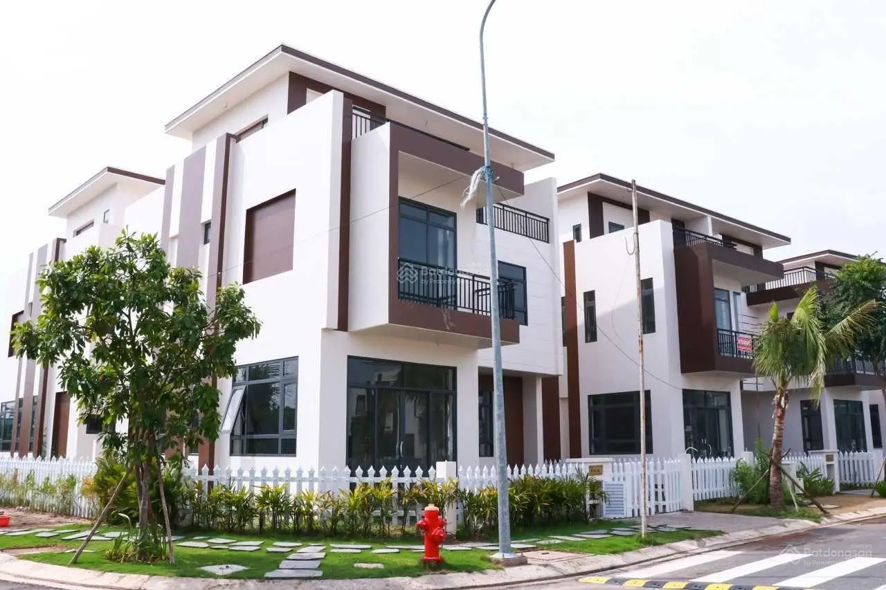 CHỦ CẦN TIỀN LÀM HỒ SƠ KẾT HÔN GIẢ ĐỂ ĐI ÚC NÊN CẦN BÁN RẺ CĂN BIỆT THỰ 255M2. GIÁ CHỈ 3,2 TỶ/ CĂN.
