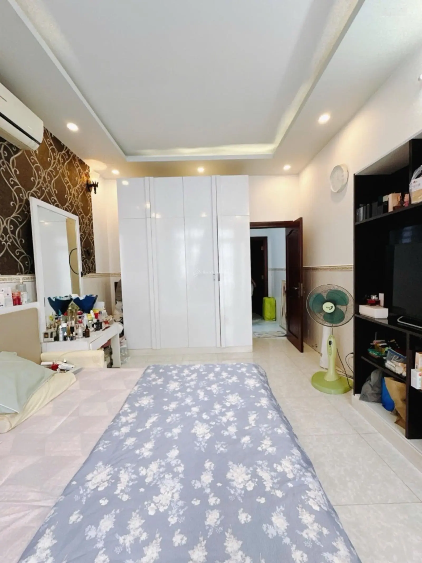 Bán nhà ngay MT đường Vĩnh Hội, Q4, DT 52m2 SHR ngay hồ bơi Bến Vân Đồn căn này đẹp nhất khu vực