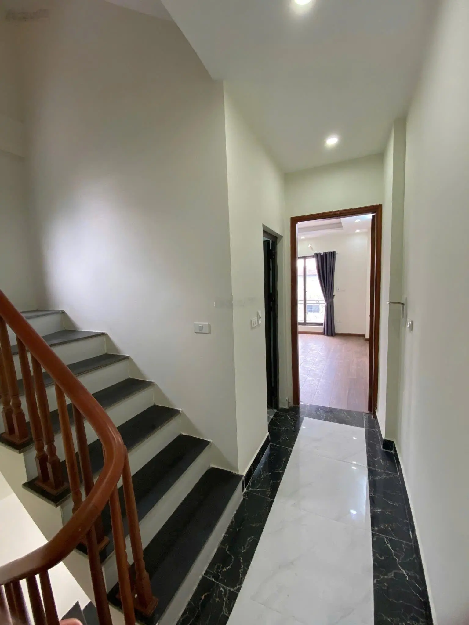 Chuyển công tác,cần chuyển nhượng,nhà lô góc, đường ô tô tránh ngay ĐH TDTT(35m2-3 tầng)2.65 tỷ