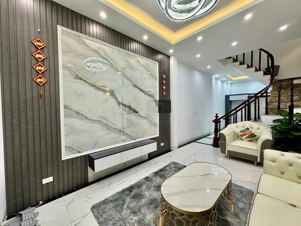 Một căn nhà ô tô đỗ cửa còn sót lại ngay hồ Đền Lừ 33m2 x 5 tầng nhà mới
