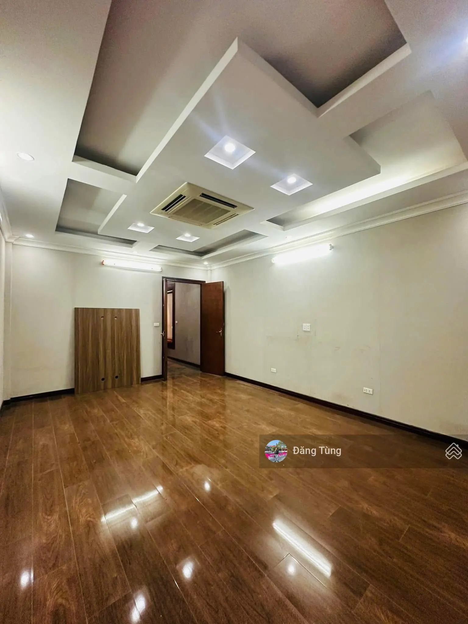 Siêu Hiếm Mặt Phố Linh Lang Ba Đình Kinh Doanh Sầm Uốt , Lô Góc Ba Thoáng Cần Bán Gâp :110m*7 Tầng