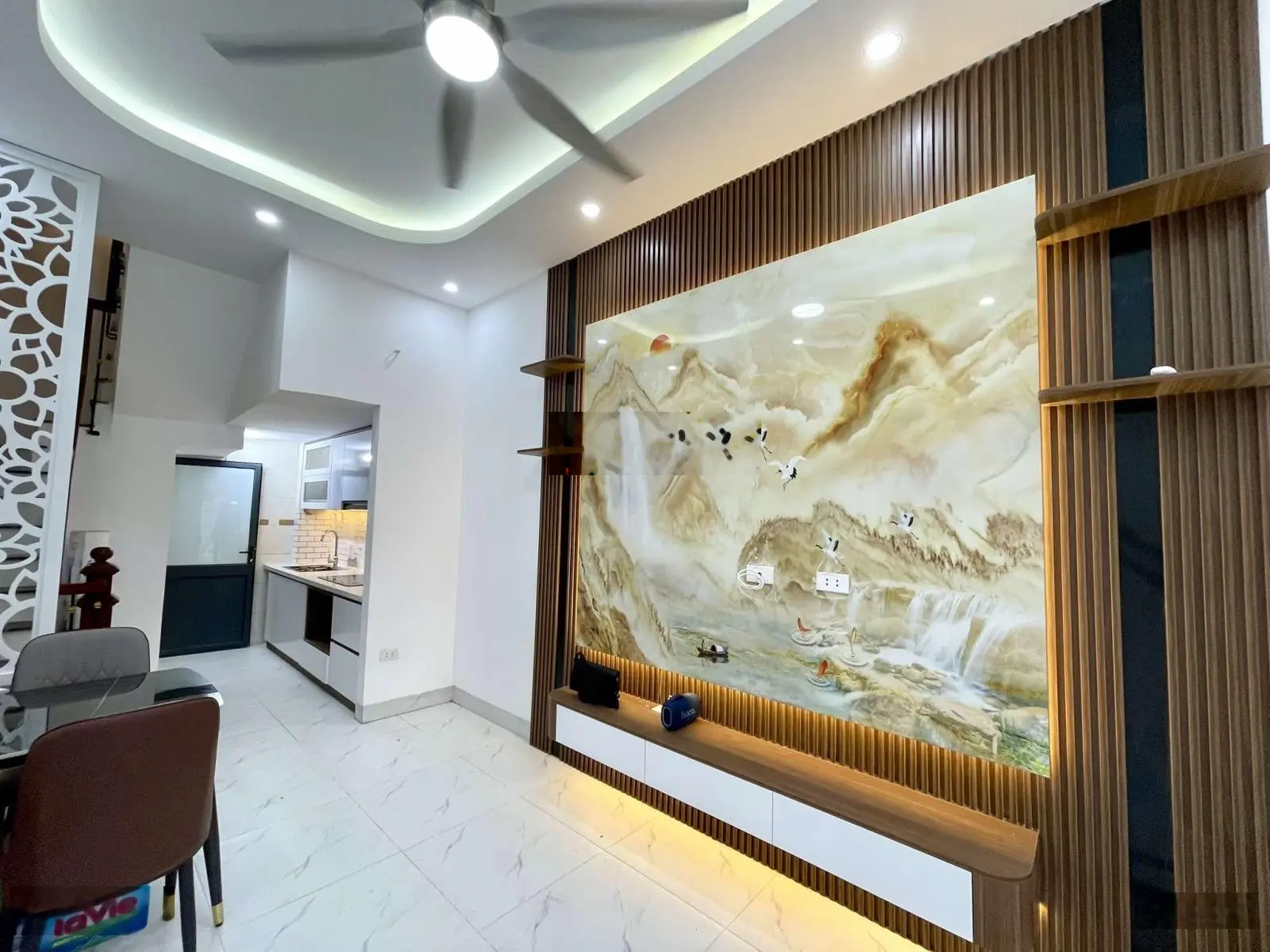 Bán gấp căn góc Lĩnh Nam, Hoàng Mai 35m2x5 tầng 30m ra phố full nội thất 5.4 tỷ