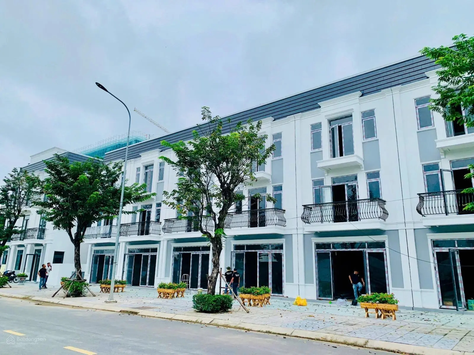 Nhà liền kề sắp hoàn thiện 1 trệt 2 lầu 1 tum - trung tâm TP Thủ Dầu Một chỉ hơn 3,9 tỷ
