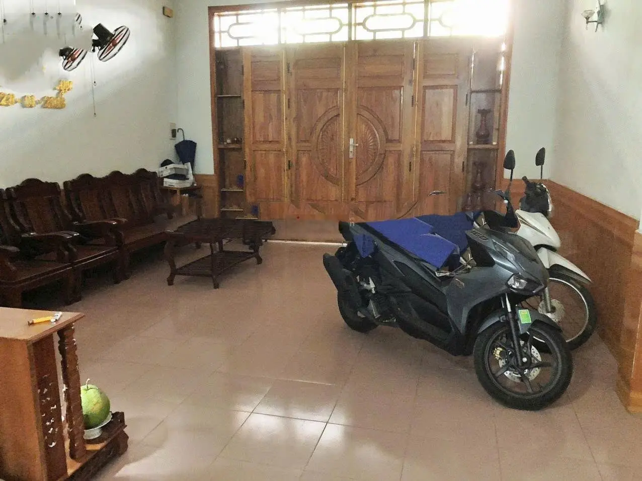 Nhà 3 tầng mặt tiền đường thông Phước Long B - Quận 9 - vừa ở vừa kinh doanh, có vỉa hè, ngang 5m