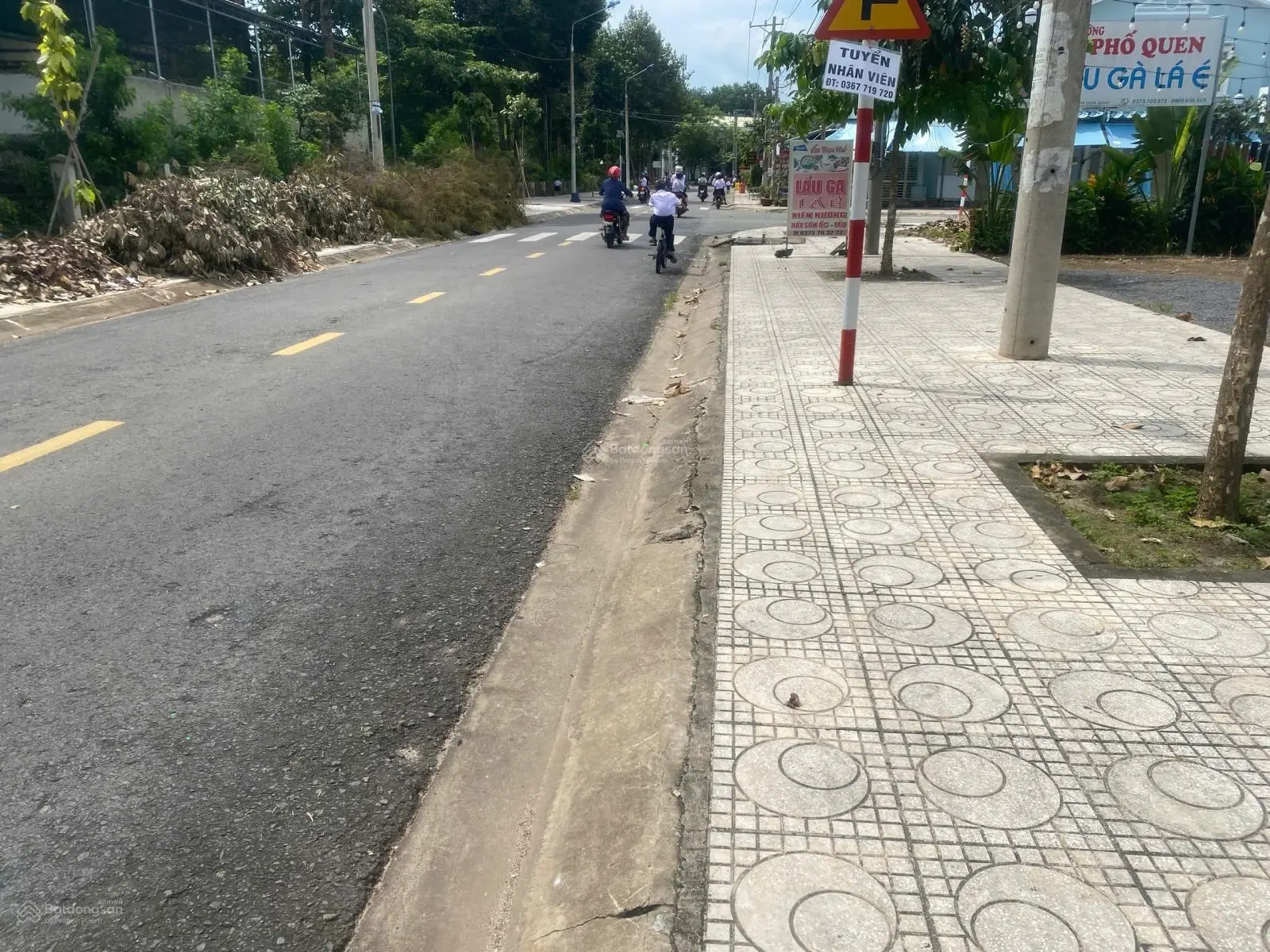 Bán lô đất ở tại đô thị 144m2 đất năm trong khu mau bán ăn uống sầm uất,giá 2,8 tỷ,giá đâu tư