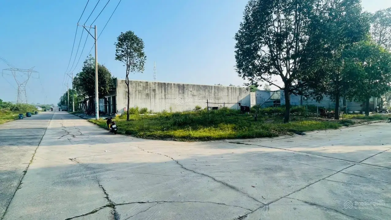 Cần bán góc chợ Mỹ Phước 3, DT: 300m2, góc kinh doanh ngay