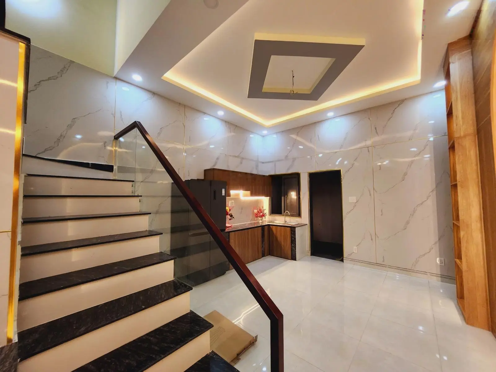Chính chủ giảm 50% bán nhanh nhà cách chợ Hưng Long chỉ 10 phút đi xe