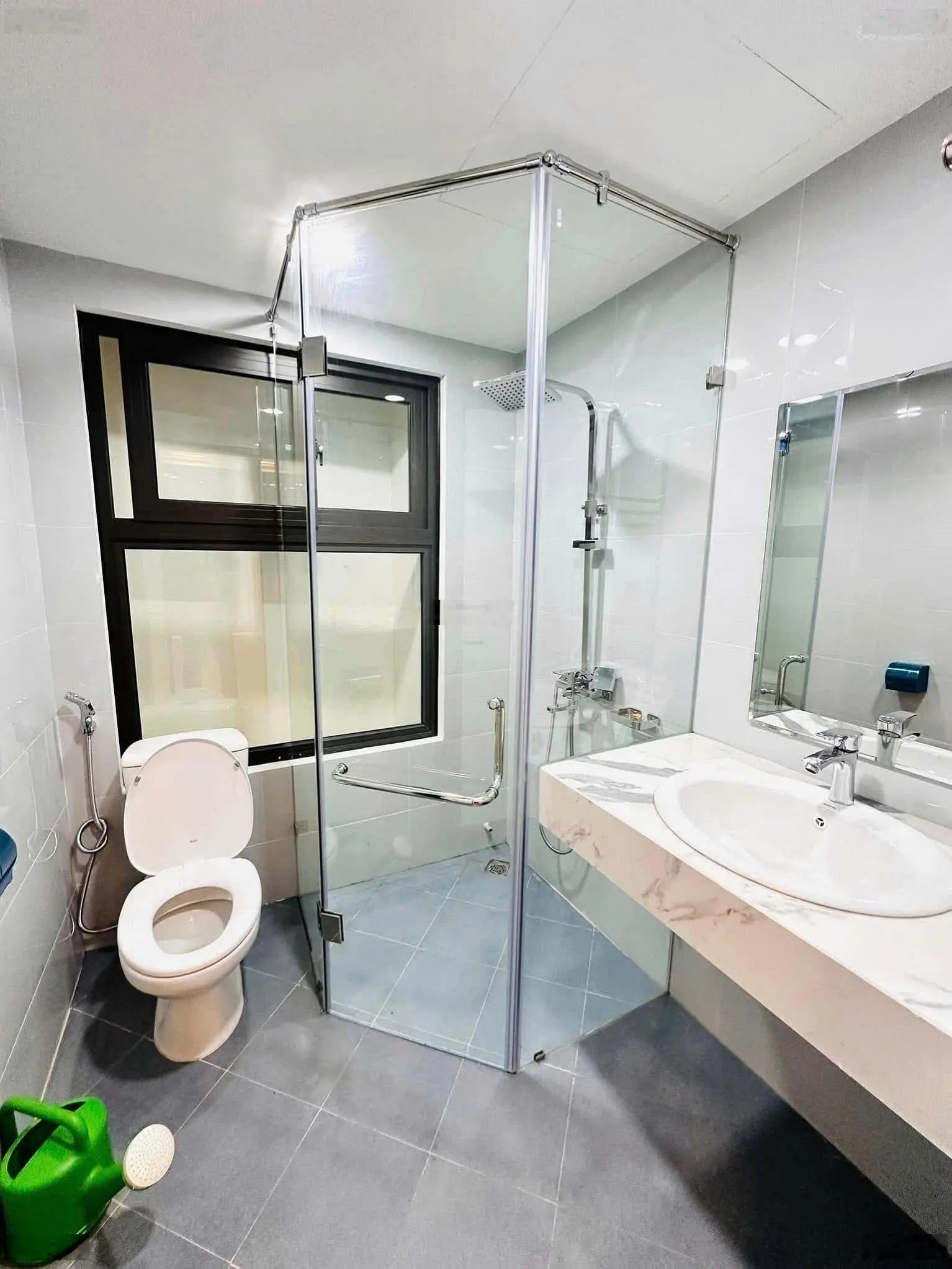 Nhà mới phố đàm quang trung quận long biên 5 tầng mặt tiền rộng hàng xóm aeon mall.