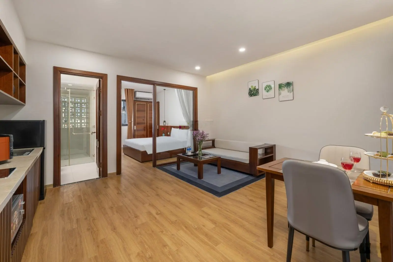 Chuyển nhượng: Tòa nhà căn hộ 10 tầng - doanh thu 600 triệu/tháng, gần bãi tắm Mỹ Khê, Khu Phố Hàn