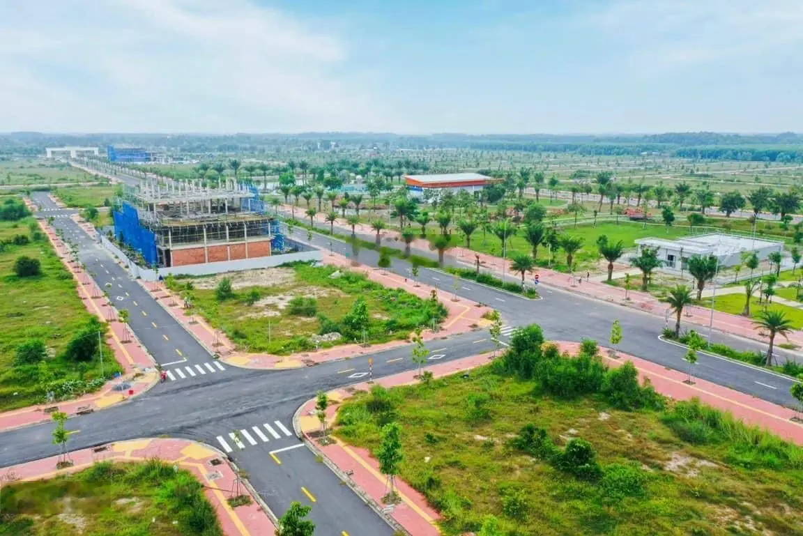 cần bán 1 lô đất tại dự án mega2 kim oanh giá bao hết 960 ra hợp đồng lh 0908 010 ***