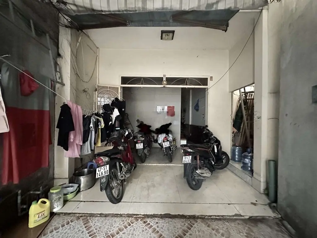NHÀ CŨ TIỆN SỬA, XÂY CHDV, BÌNH THẠNH 63M2, GẦN Q1, HẺM XE HƠI THOÁNG