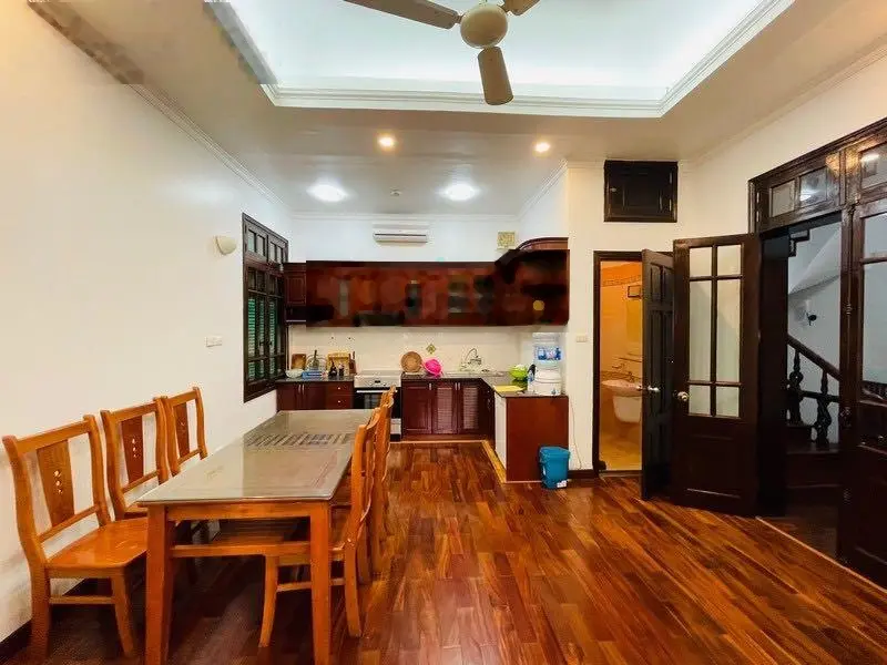 Biệt thự đẹp bể bơi sân vườn Hồ Tây bán, xe hơi 7 chỗ đỗ trong nhà. Biệt thự chất lượng cao