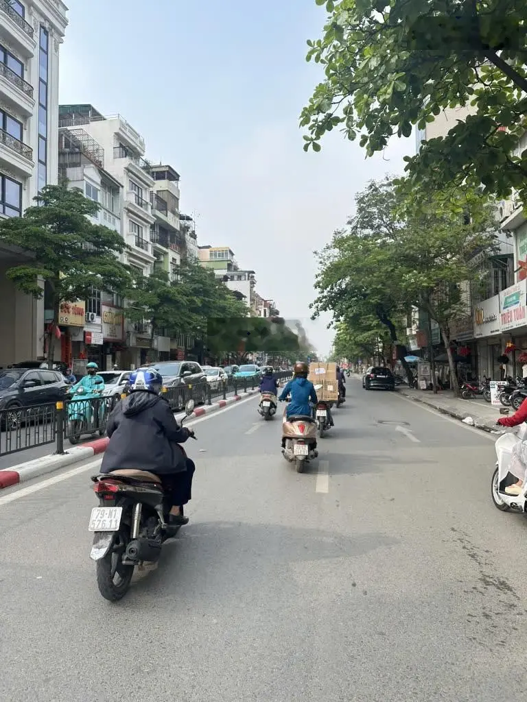 Nhà Tôn Đức Thắng, thang máy, cách 1 nhà ra mặt phố. DT: 35/40m2, 7T, 13.4 tỷ