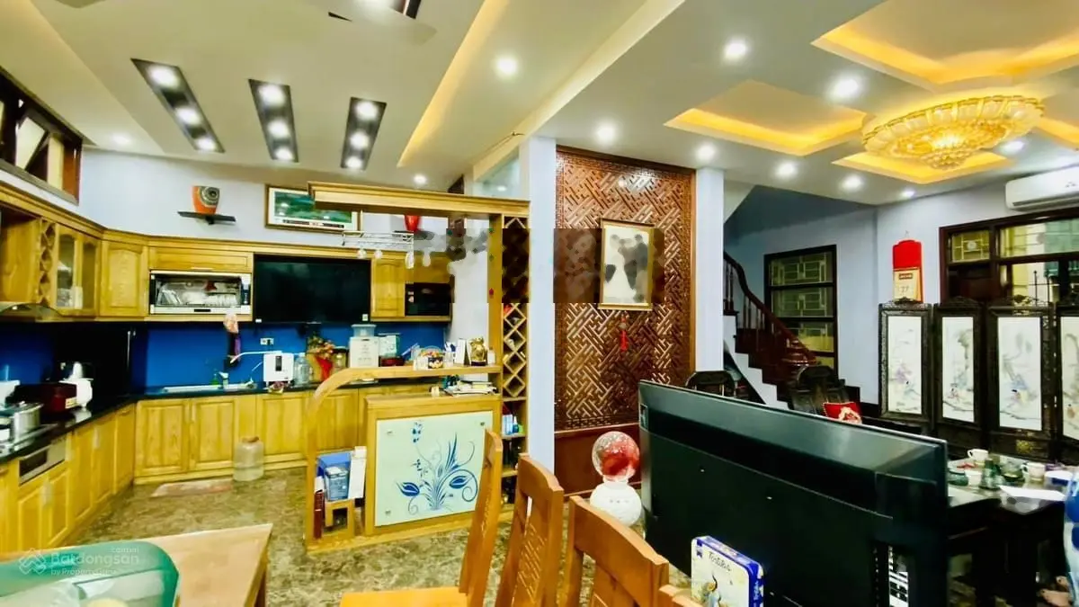 Bán nhà biệt thự sân vườn lê duẩn-đống đa lô góc 3 thoáng,ô tô tránh gần hồ 102m2/5t/8.2mmt 18tỷ