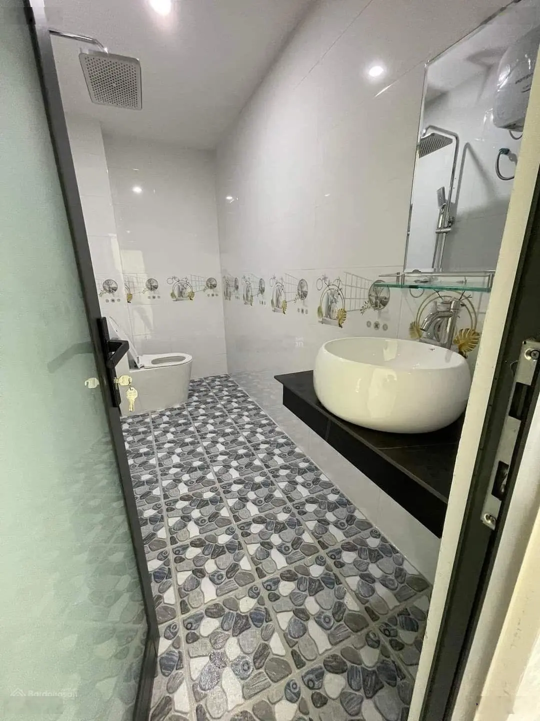 Cần bán nhà mới, đẹp giá ngộp 64m2. Gần ngay chợ Đức Hòa, phù hợp kinh doanh, cho thuê