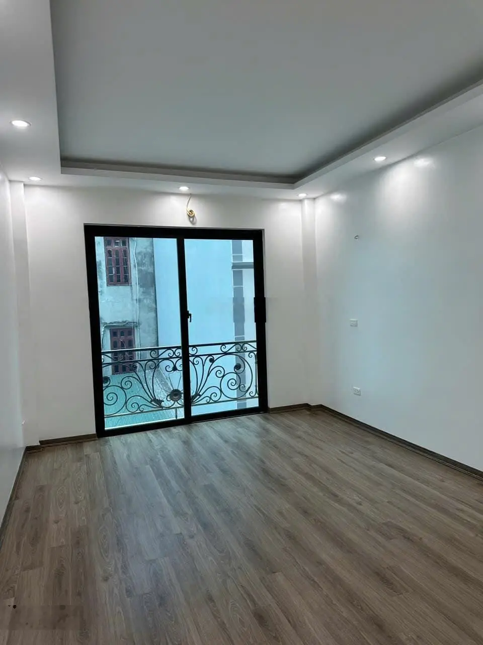 Siêu phẩm nhà 35m2 5 tầng 2 mặt thoáng, đường ô tô chạy thông kinh doanh, ngay cạnh ủy Vân Canh