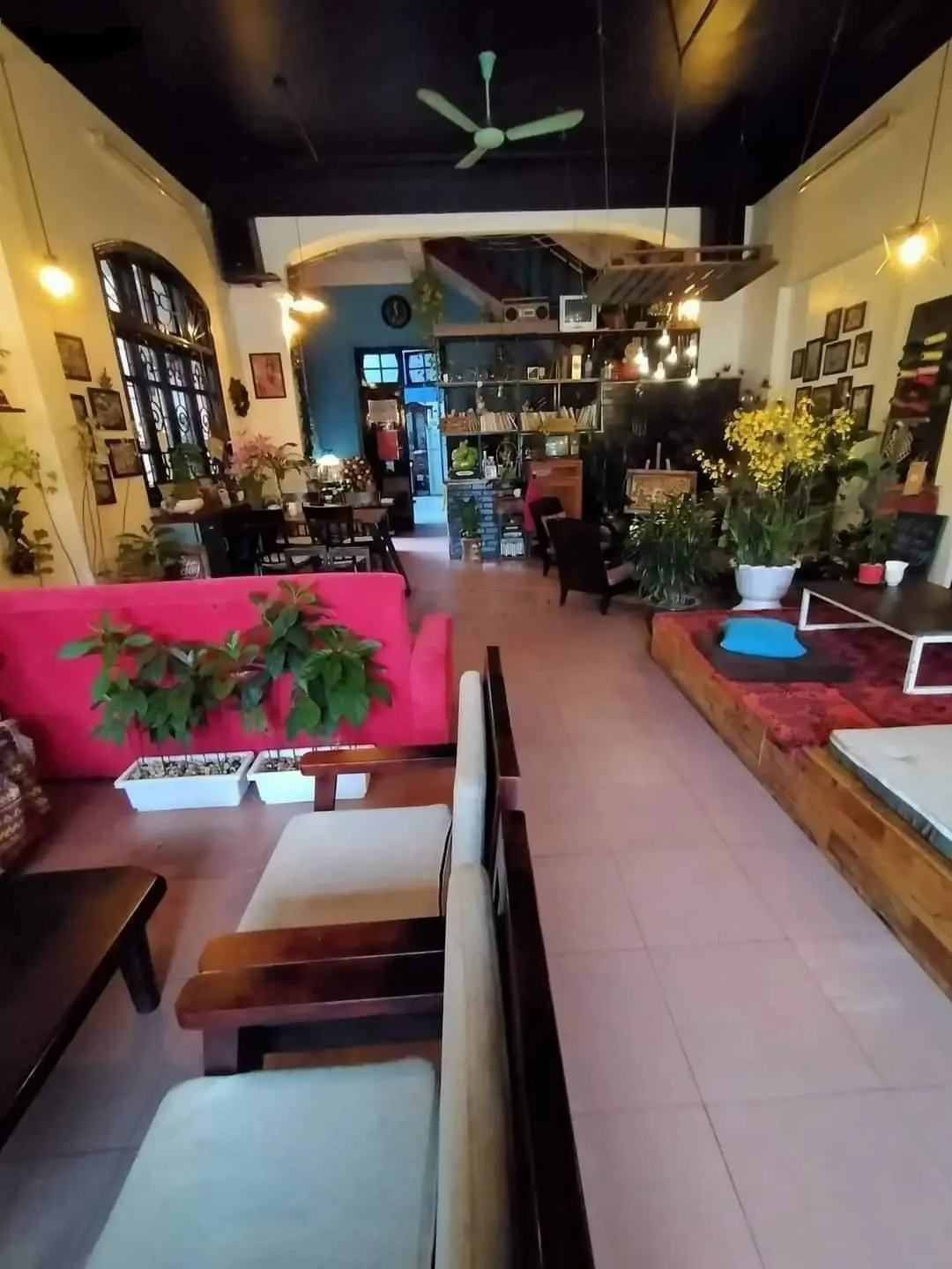 Chính chủ bán nhà mặt phố Bà Triệu Lạng Sơn. Diện tích 226m2, mặt tiền 11m. Giá bán 15 tỷ