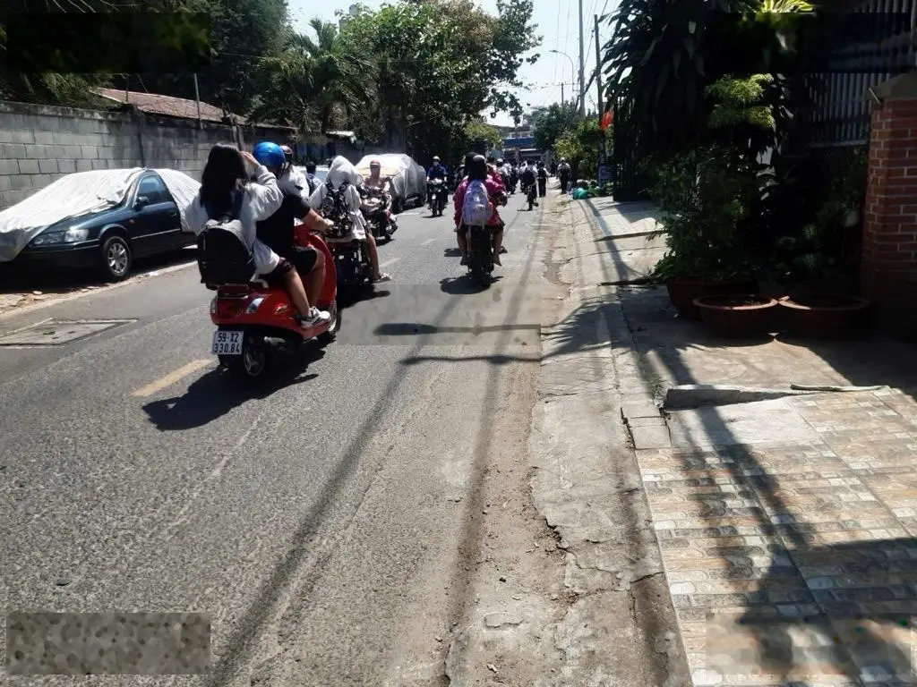 Đường nhựa 12m có vỉa hè, kinh doanh đa ngành, gần chợ linh xuân, 150m2, giá chỉ 7.4 tỷ.