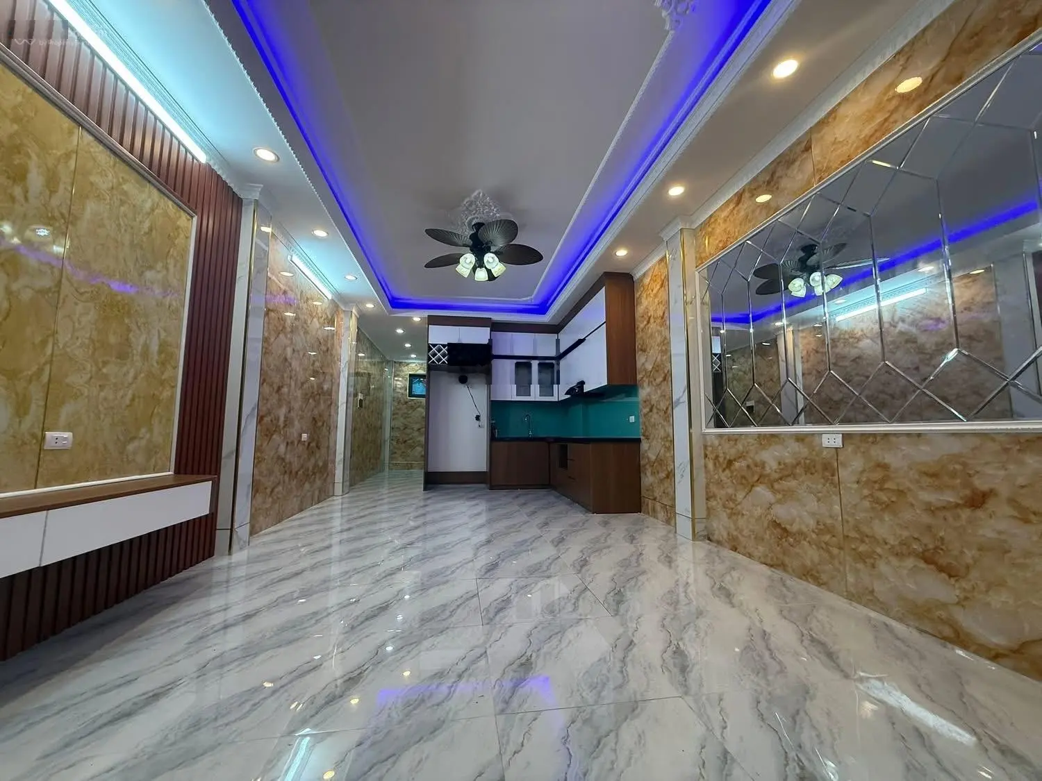 Chính chủ bán nhà ngõ 228 Tam Trinh Hoàng Mai - thang máy full nội thất ở ngay nhỉnh 9tỷ - gần oto
