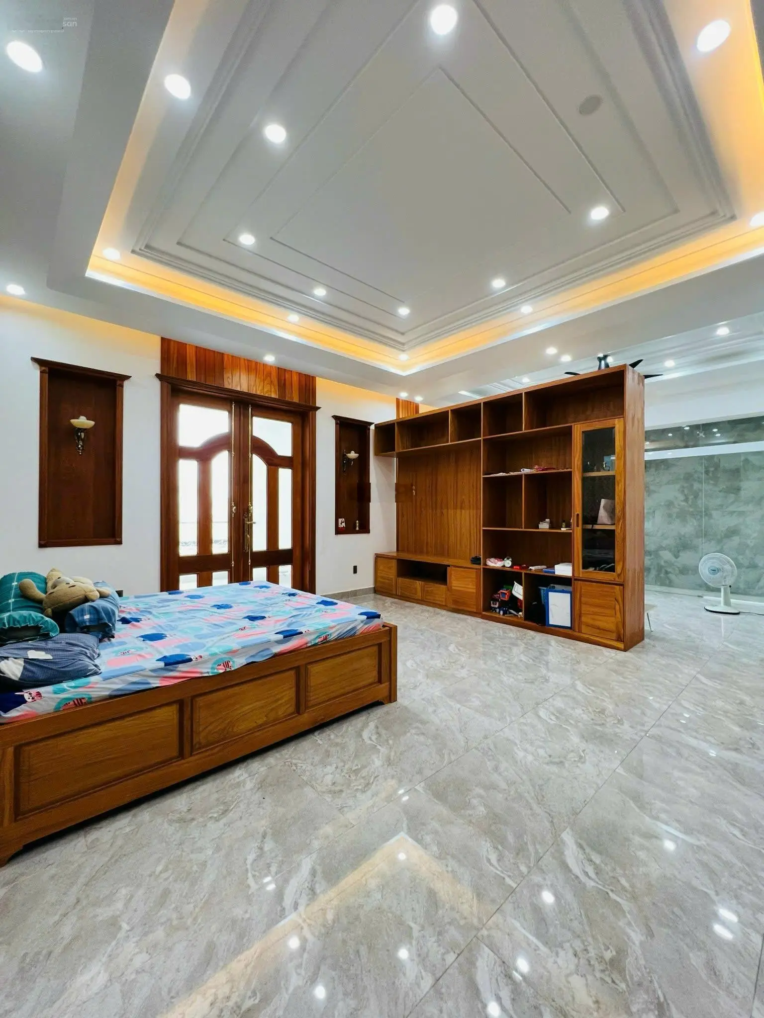 Bán dinh thự 4 lầu diện tích gần 1000m2 mặt tiền kinh doanh đối diện TTTM Emart Phan Huy Ích