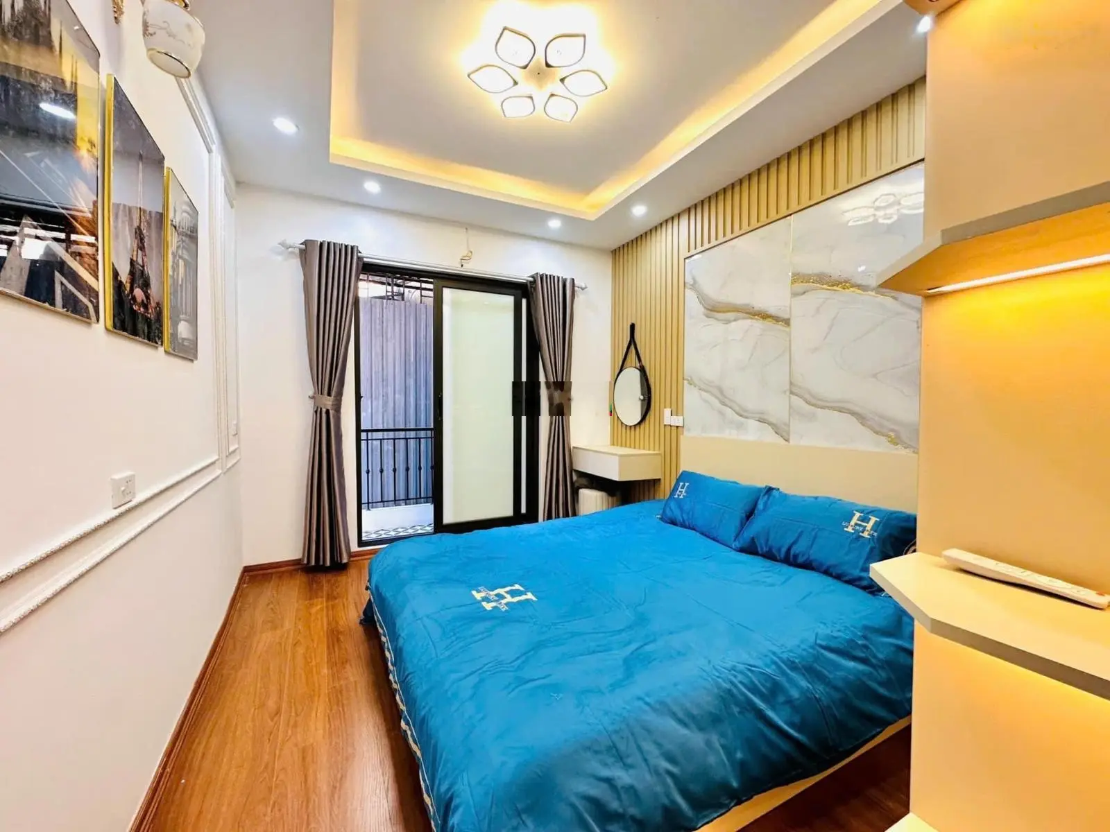 Bán nhà Trích Sài, cực đẹp, ngõ nông và thông, diện tích 37m2. MT 6m siêu đẹp, siêu rộng