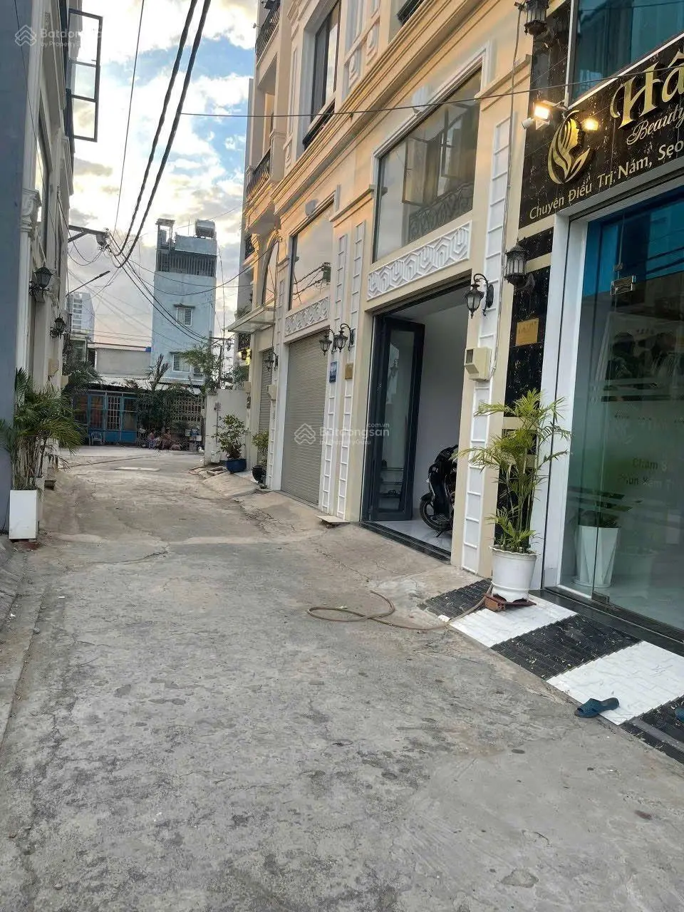 Bán nhà 4x13m,3 tầng,hẻm xe hơi 6m. Quận 7. Chủ 6.8 tỷ. Đường Huỳnh tấn phát, sát Phú Mỹ Hưng