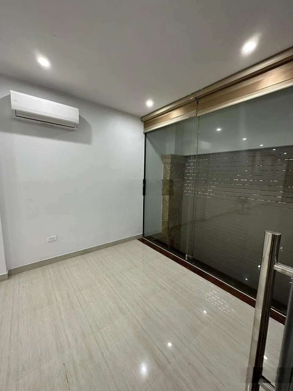 Siêu phẩm trung tâm cầu giấy - 7 tầng - thang máy - gara ô tô 8 tầng x mt5 m giá 25 tỉ