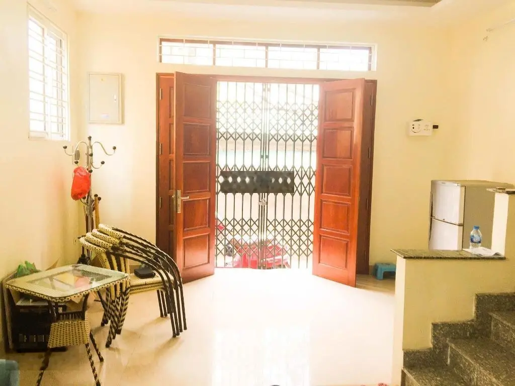 Bán nhà phố Trích Sài, 36m2, 5 tầng, mặt tiền 4,5m, nhà cán bộ xây ở rất kiên cố