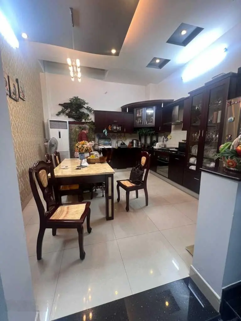 Bán nhà HXH Dương Bá Trạc, Quận 8. Nguyễn Văn Cừ. 4m x 19m. 3 tầng. Giá 8.8 tỷ. MTKD , hiếm
