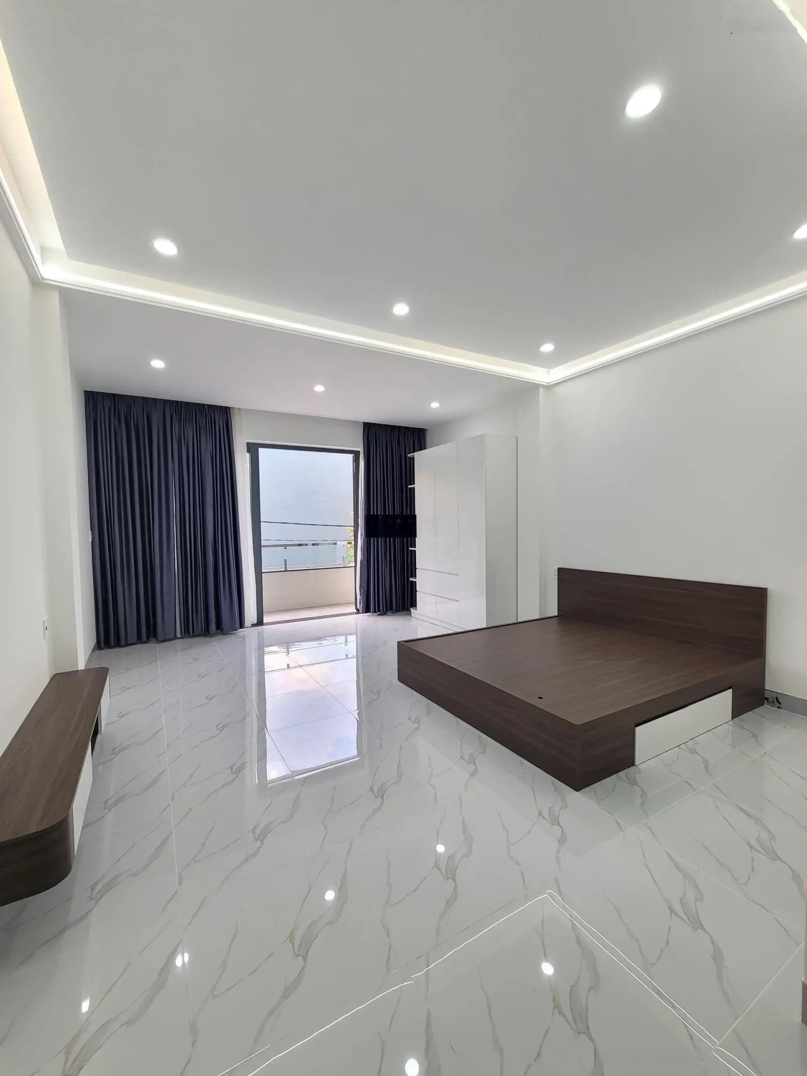 Nhà 1 trệt 2 lầu full nội thất ngay trung tâm y tế Dĩ An chỉ 6 tỷ 145.6m2, giá rẻ