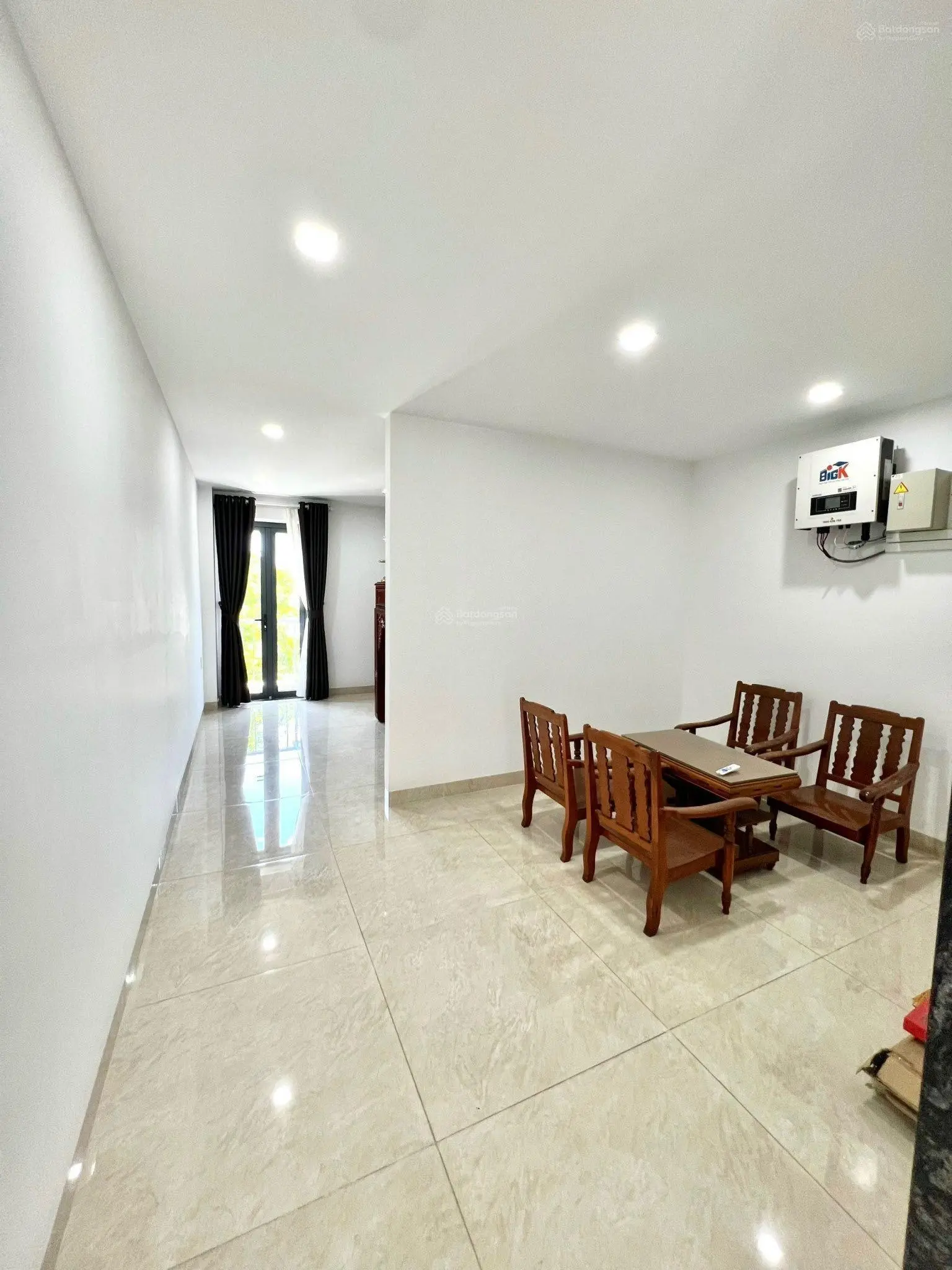 Bán nhà 4 tầng mặt tiền đường Hồng Bàng nội thất đẹp, có thang máy