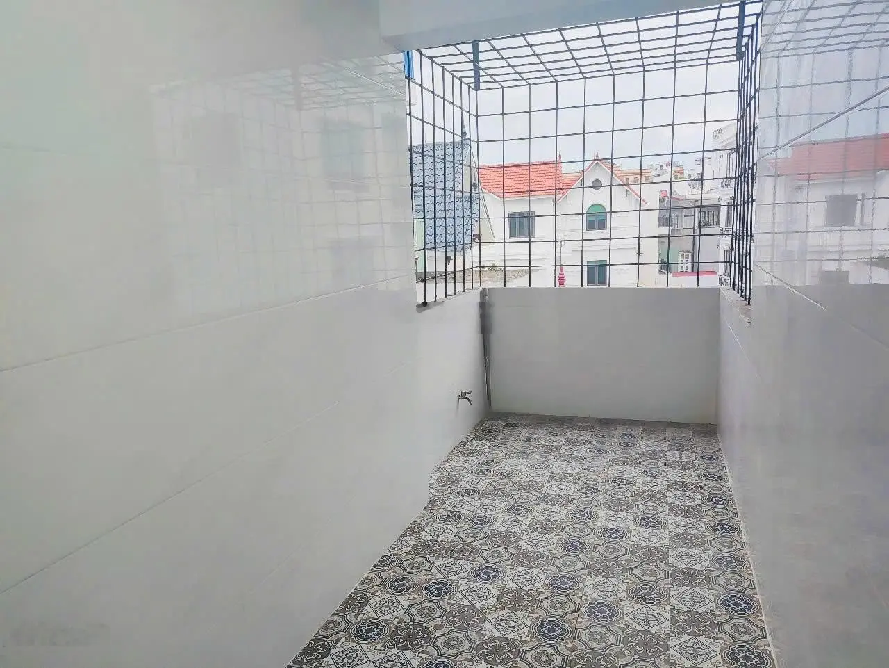 Bán nhà 3,5 tầng có Gara ô tô sân cổng rộng Ngô Gia Tự, Hải Phòng