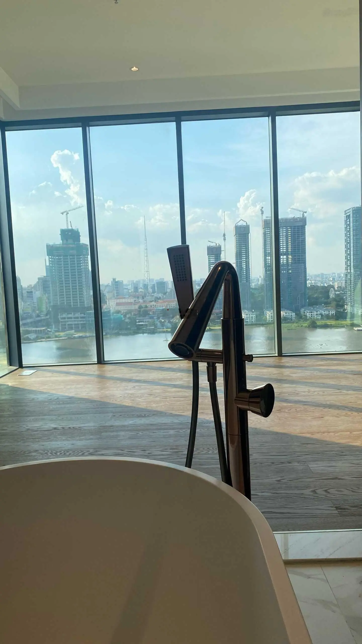Căn 2PN The Opera Thủ Thiêm view sông và cầu Ba Son siêu xịn giá chỉ nhỉnh 14 tỷ rẻ nhất thị trường