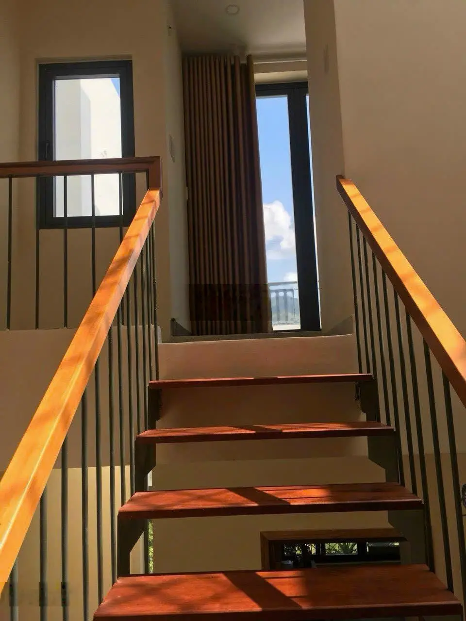 Bán gấp căn nhà 4 tầng vừa mới vừa đẹp tại Diên Khánh DT 76,6m2, có sân để xe, giá 3ty050 có TL