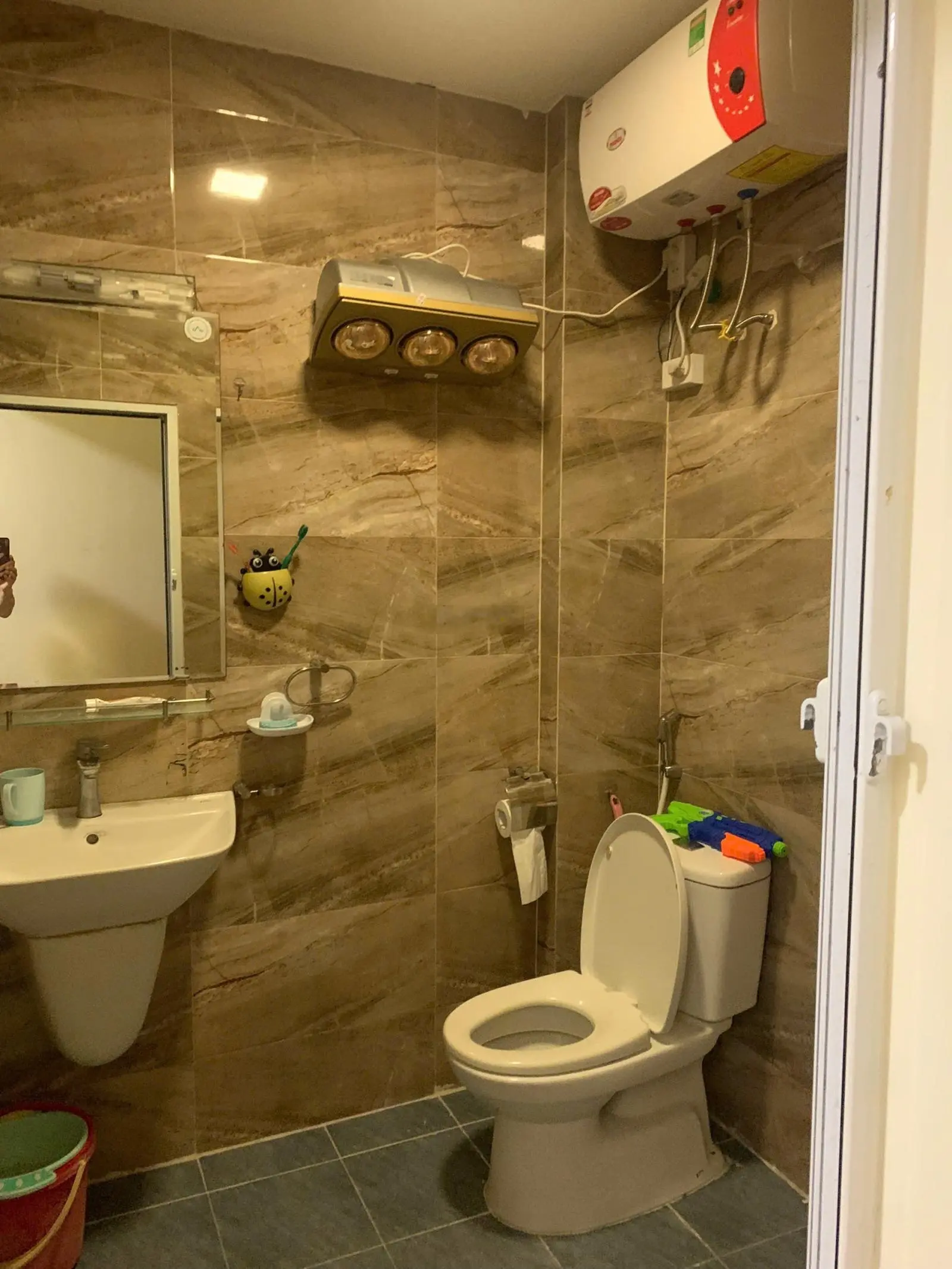 Hiếm! Bán Nhà Dịch Vọng, Cầu Giấy 35m2, 5 Tầng, ngõ thông, gần phố, nhà dân xây. Nhỉnh 6 tỷ
